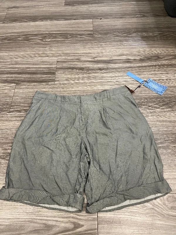 Shorts By Simply Vera  Size: 16